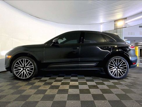 Certified 2023 Porsche Macan AWD/4WD image 2