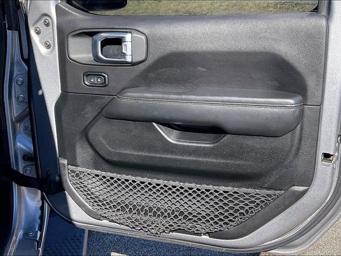 Used 2020 Jeep Wrangler Unlimited Sahara image 22