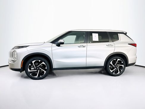 Used 2024 Mitsubishi Outlander SE image 4