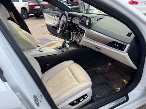 Used 2018 BMW 530e xDrive image 31