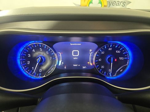 Used 2022 Chrysler Pacifica Touring-L image 19