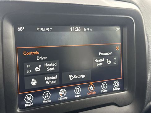 Used 2020 Jeep Renegade Latitude w/ Cold Weather Group AWD/4WD image 20