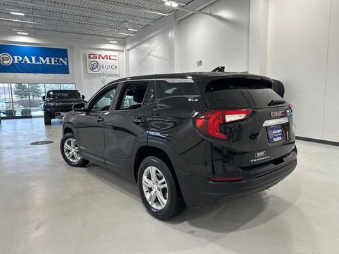 Used 2024 GMC Terrain SLE image 8