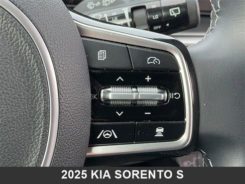 Certified 2025 Kia Sorento S image 25