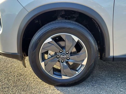 Used 2025 Nissan Rogue SV AWD/4WD image 6
