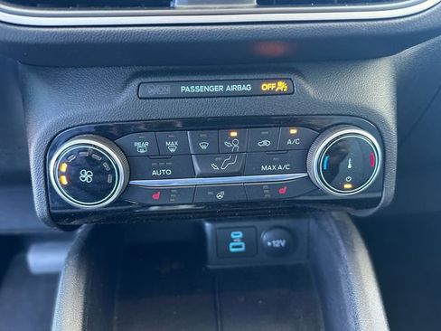 Certified 2022 Ford Escape SE w/ Cold Weather Package AWD/4WD image 19