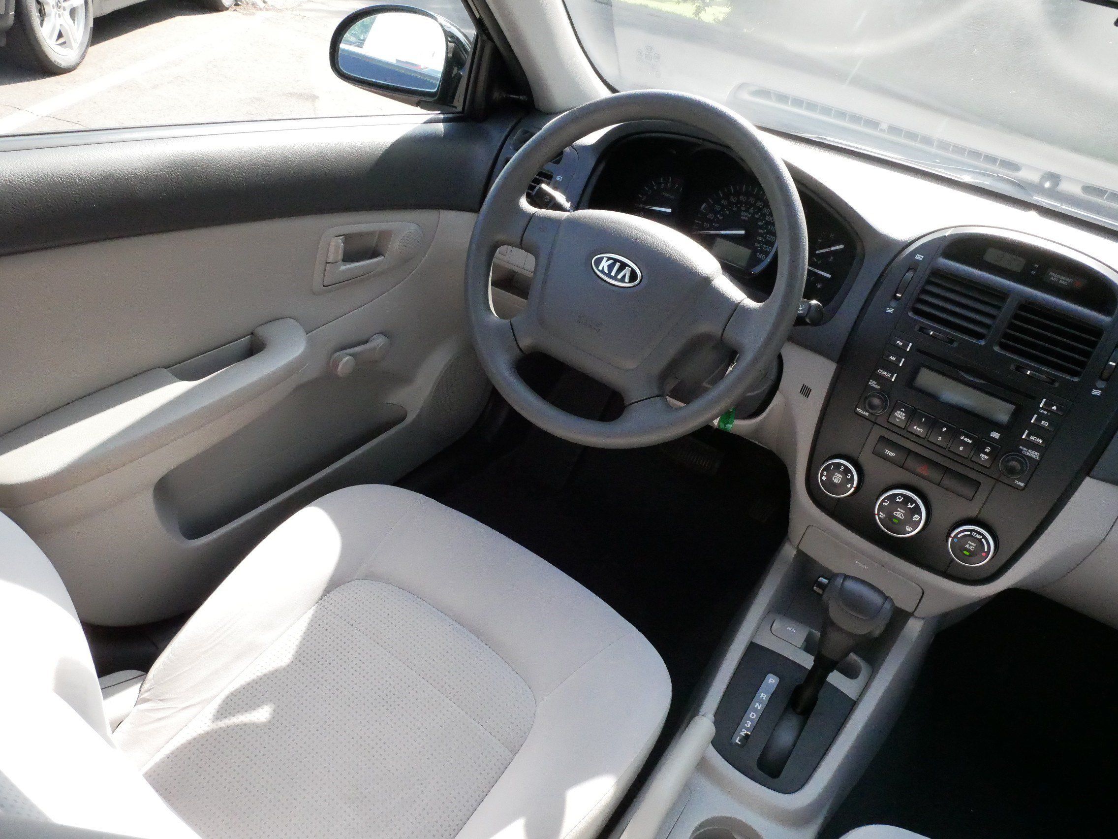 Used 2009 Kia Spectra LX FWD image 9