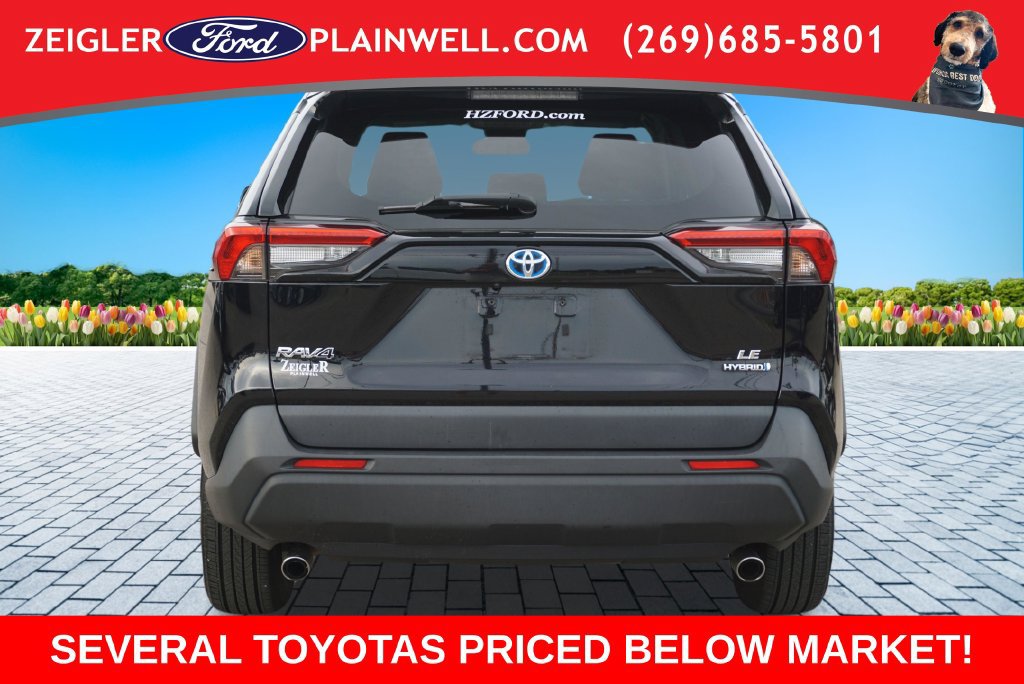 Used 2023 Toyota RAV4 LE AWD/4WD image 4