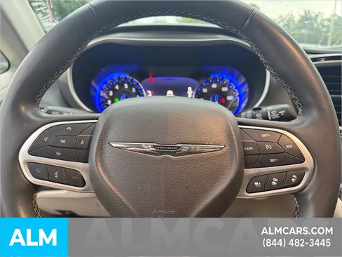 Used 2023 Chrysler Pacifica Touring-L FWD image 24
