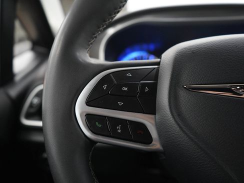 Used 2025 Chrysler Pacifica Select FWD image 27