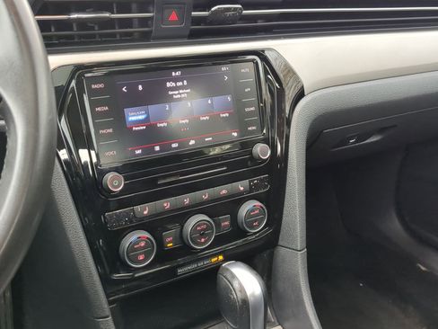 Used 2022 Volkswagen Passat 2.0T SE image 23