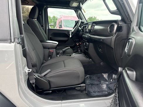 Used 2021 Jeep Wrangler Sport AWD/4WD image 21