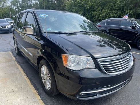 Used 2015 Chrysler Town & Country Limited Platinum w/ Trailer Tow Group FWD image 2