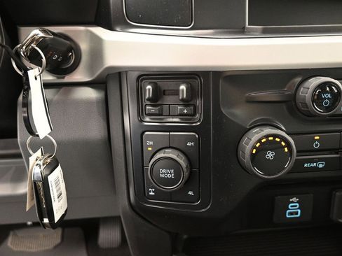New 2026 Ford F350 XLT w/ FX4 Off-Road Package AWD/4WD image 16