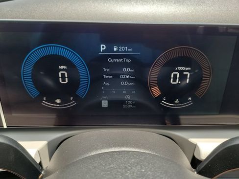 Used 2025 Hyundai Tucson SE FWD image 32