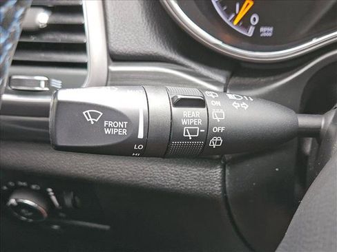 Used 2019 Jeep Grand Cherokee Laredo AWD/4WD image 16