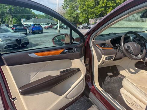 Used 2017 Lincoln MKC Select w/ Select Plus Package FWD image 14