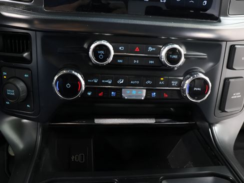 Used 2025 Ford F150 Lariat AWD/4WD image 10