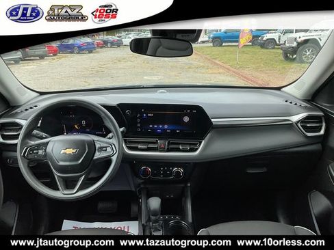 Used 2025 Chevrolet TrailBlazer LT AWD/4WD image 18