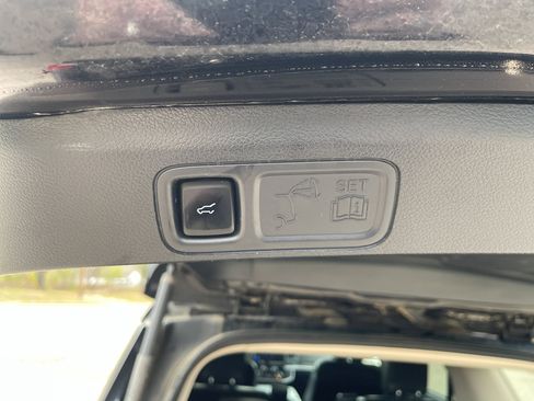 Used 2024 Ford Expedition XLT image 10