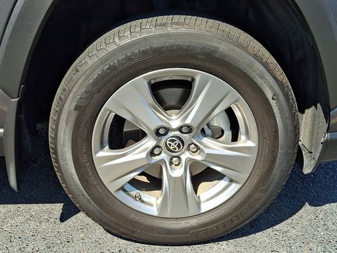 Used 2024 Toyota RAV4 XLE AWD/4WD image 8