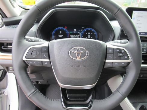 Used 2025 Toyota Grand Highlander FWD image 23