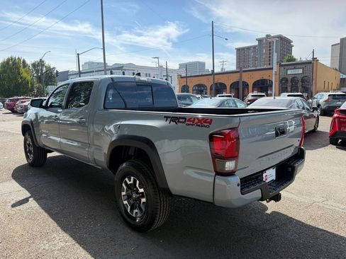 Used 2019 Toyota Tacoma TRD Off-Road w/ Technology Package AWD/4WD image 5