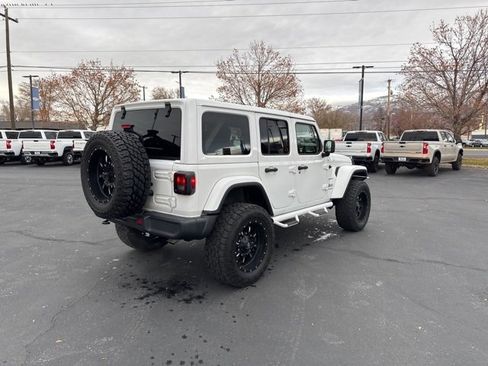 Used 2019 Jeep Wrangler Unlimited Sahara image 7