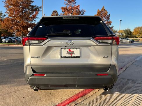 Used 2025 Toyota RAV4 XLE image 7