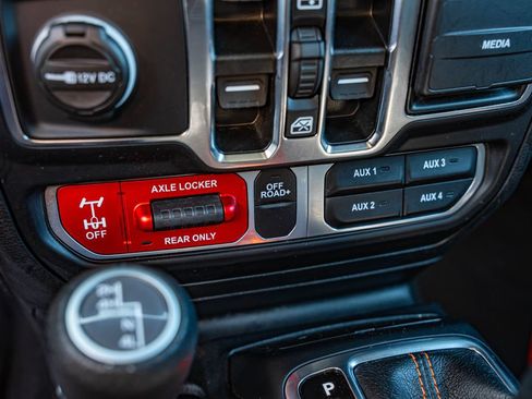 Used 2021 Jeep Gladiator Mojave AWD/4WD image 29