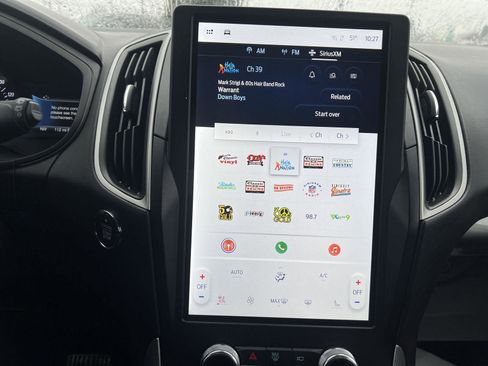 Used 2024 Ford Edge SEL w/ Convenience Package image 11