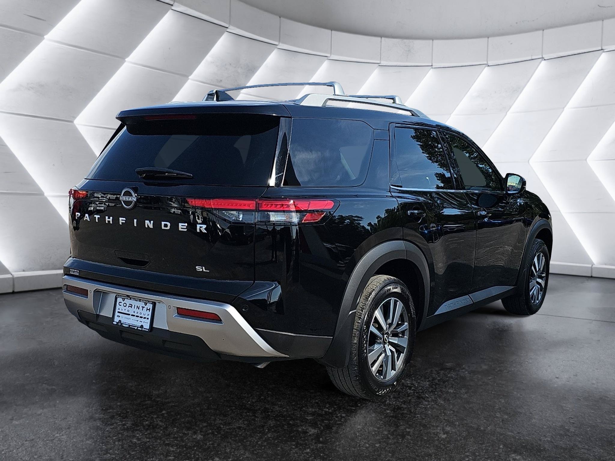 Used 2024 Nissan Pathfinder SL w/ Cargo Package FWD image 7