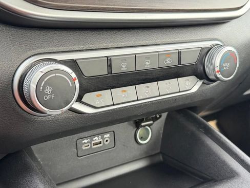 Used 2025 Nissan Altima 2.5 SV FWD image 21