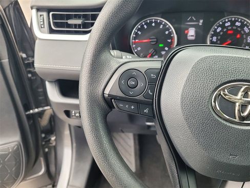 Used 2020 Toyota RAV4 XLE image 21