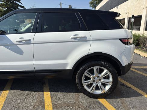 Used 2018 Land Rover Range Rover Evoque SE image 17