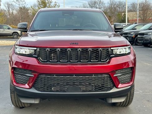 New 2025 Jeep Grand Cherokee 4WD image 2