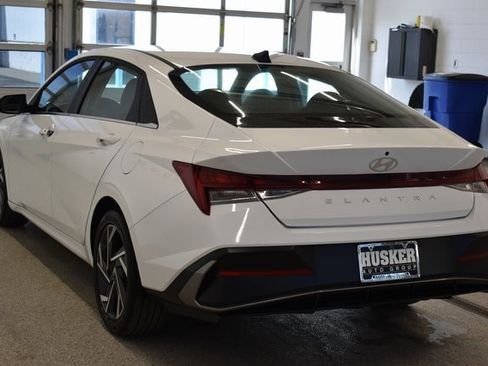 Used 2025 Hyundai Elantra SEL image 10
