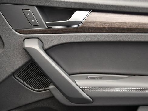 Certified 2025 Audi Q5 2.0T Premium Plus w/ Premium Plus Package image 46