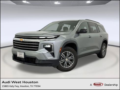 Used 2024 Chevrolet Traverse LT AWD/4WD image 1