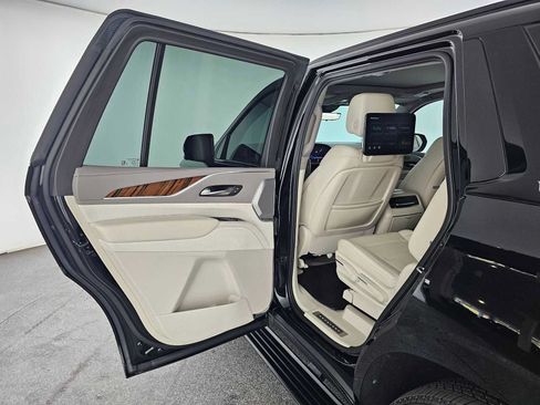 Used 2023 Cadillac Escalade Sport Platinum AWD/4WD image 18