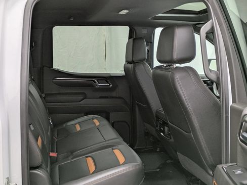 Used 2024 GMC Sierra 1500 AT4 w/ Technology Package AWD/4WD image 42