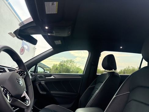 Used 2022 Volkswagen Tiguan SEL R-Line image 3