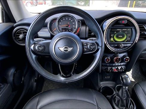 Used 2018 MINI Cooper 2-Door Hardtop image 5