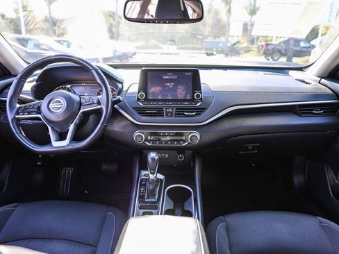 Used 2020 Nissan Altima 2.5 SV image 2