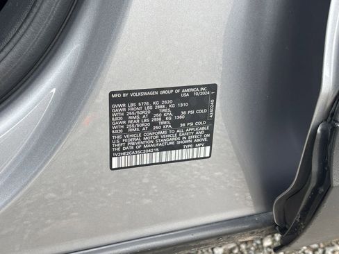 Used 2025 Volkswagen Atlas Cross Sport SE image 24