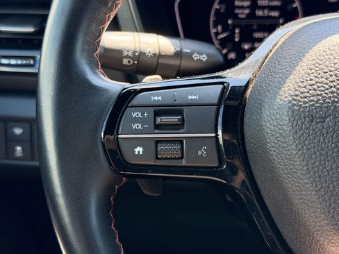 Used 2025 Honda Pilot TrailSport image 18