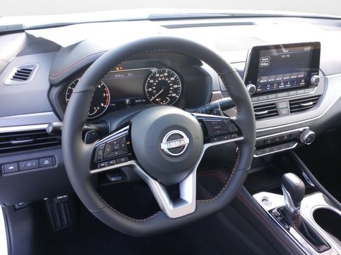 New 2025 Nissan Altima 2.5 SR image 9