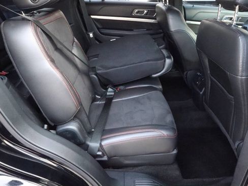 Used 2018 Ford Explorer XLT w/ Equipment Group 202A image 8