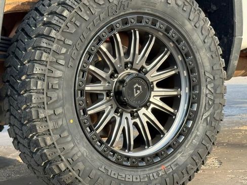 Used 2023 Chevrolet Silverado 2500 LT w/ Convenience Package image 12