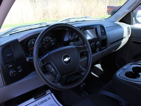 Used 2010 Chevrolet Silverado 1500 W/T AWD/4WD image 17